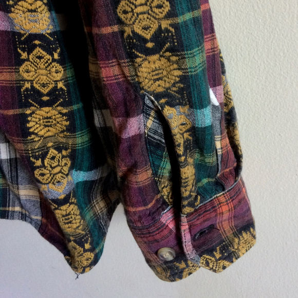 Women's Plaid Long Sleeve Blouse - Picture 4 of 5